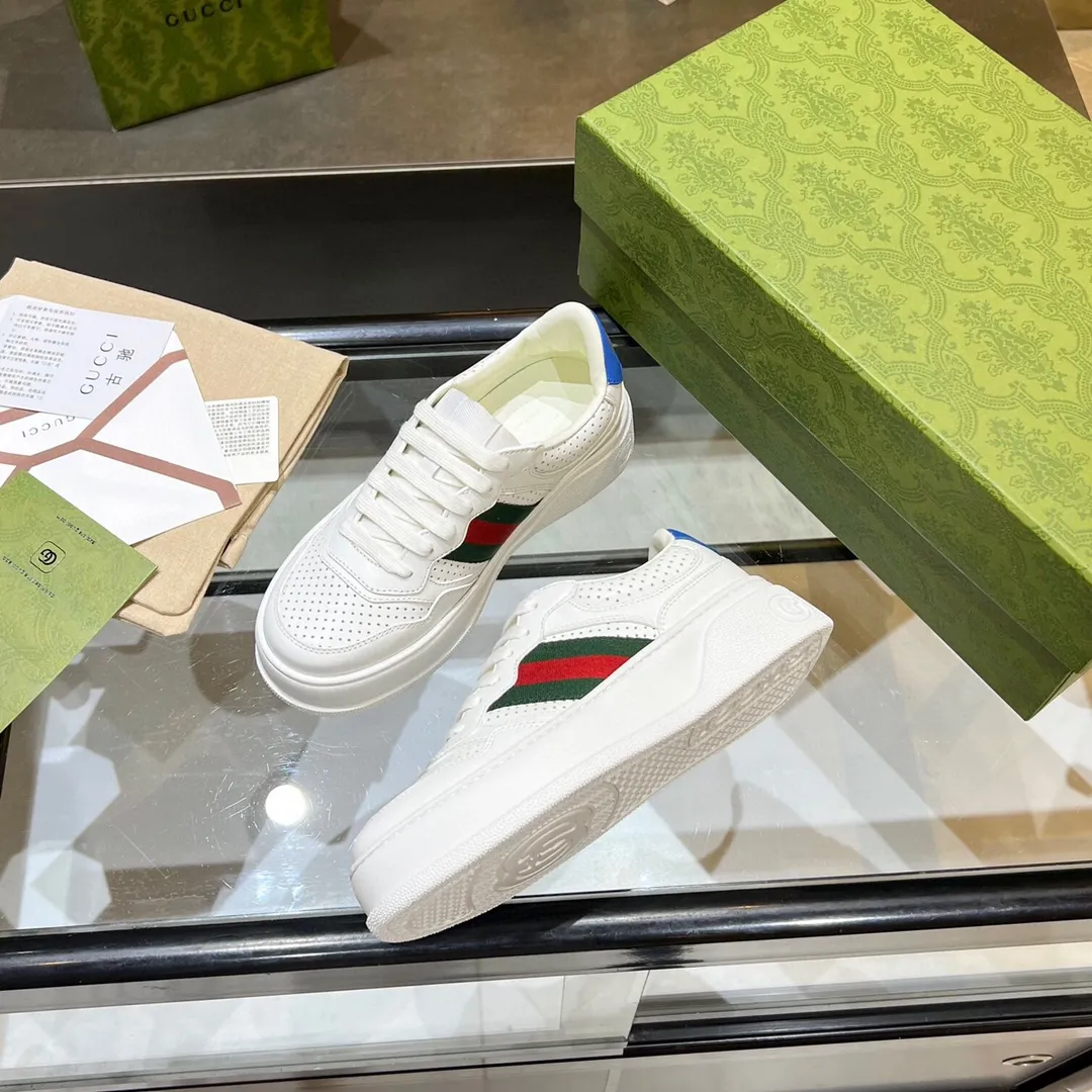 👟👟Ex-factory price 480👟👟 Women's Shoes Women's Clothing Gucci - the new Chunky B series lightweight soft thick sole sports series! G's couple's white shoes, Gucci counter style, Gucci catwalk style! The style design is light, luxurious and retro...thick sole increases height...similar to an upgraded version of classic white shoes! Original customized cowhide fabric (classic old floral fabric, perforation, embossing process), cowhide lining, original foam lightweight outsole, GG Logo on the heel, 4cm thick sole, classic Gucci webbing... Women's 35-40/Men's 38-44 (full size)